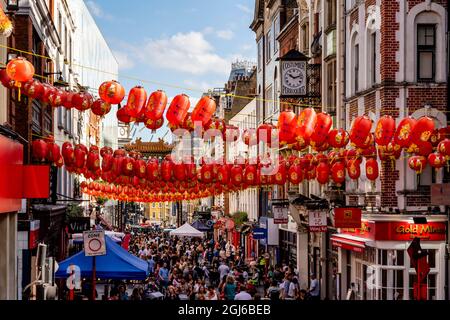 Eine farbenfrohe Straße in Chinatown, London, Großbritannien. Stockfoto