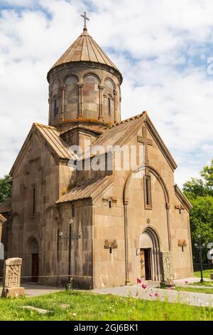 Armenien, Tsachkadzor. Kecharis-Kloster. Ein mittelalterlicher Klosterkomplex aus dem 11. Jahrhundert. Außenansicht der Katoghike Kirche. Stockfoto