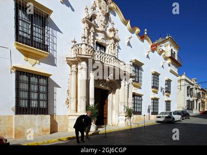 Vorderansicht des Palastes Marques Gomera (Palacio del Marques de la Gomera), Osuna, Spanien. Stockfoto