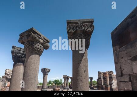 Armenien, Zwartnots. Zvartnots Kathedrale, Ruinen der Kathedrale aus dem 7. Jahrhundert, Säulen Stockfoto