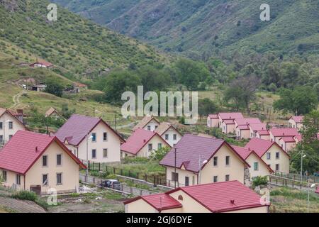 Republik Bergkarabach, Aghavno. Dorf an der armenischen Grenze nach den Kämpfen im Berg-Karabach-Krieg wieder aufgebaut. Stockfoto