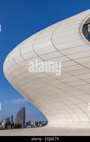 Aserbaidschan, Baku. Das Äußere des Heydar Aliyev Cultural Center wurde von Zaha Hadid entworfen. Stockfoto