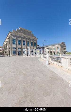 Aserbaidschan, Baku. Yarat Contemporary Art Center, im ehemaligen Sowjetischen Navy Building außen gelegen. Stockfoto