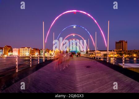 Königin Wilhelmina Brücke Abend Willemstad, Curacao. Stockfoto