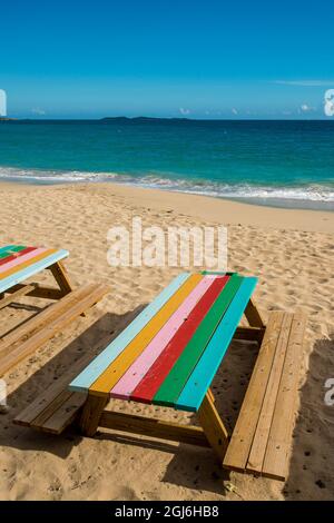 Picknicktisch, Marriott's Frenchman's Reef & Morning Star Beach Resort, Morningstar Beach, St. Thomas, US Virgin Islands. Stockfoto