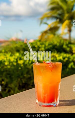 Tropischen cocktail Grace Bay Beach, Providenciales, Turks- und Caicos-Inseln, Karibik. Stockfoto