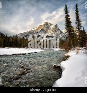 Kanada, Alberta, Kananaskis Country, Mount Kidd und der Kananaskis River Stockfoto