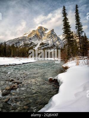 Kanada, Alberta, Kananaskis Country, Mount Kidd und der Kananaskis River Stockfoto