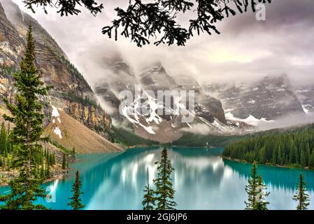 Moränensee im Tal der zehn Gipfel der kanadischen Rocky Mountains in Alberta Stockfoto