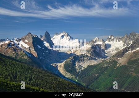 Blick auf die Howser Towers, den Vowell Glacier und den Northern Bugaboos. Von Rocky Point Ridge aus gesehen. Bugaboo Provincial Park Purcell Mountains, British Columbia Stockfoto