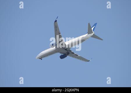 ISTANBUL, TÜRKEI - 24. MAI 2021: AnadoluJet Airlines Boeing 737-86N (CN 32693) landet auf dem Flughafen Istanbul Sabiha Gokcen. Stockfoto