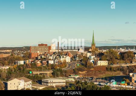 Kanada, New Brunswick, Saint John. Kathedrale der Unbefleckten Empfängnis und Skyline. Stockfoto