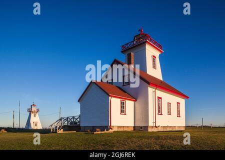 Kanada, Prince Edward Island, Wood Islands Lighthouse bei Sonnenuntergang. Stockfoto