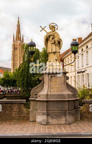 Denkmal des Heiligen Johannes van Nepomuk, Brügge, Westflandern, Belgien. (Nur Für Redaktionelle Zwecke) Stockfoto