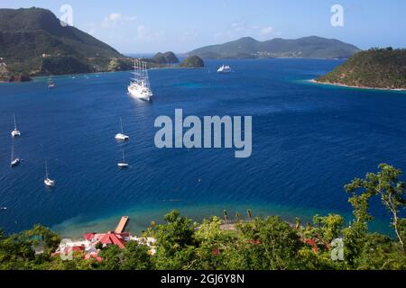 Frankreich, Guadeloupe, Les Saintes. Blick von Napoleon auf die Bucht von Les Saintes auf Terre, de, Haut, Guadeloupe. Stockfoto