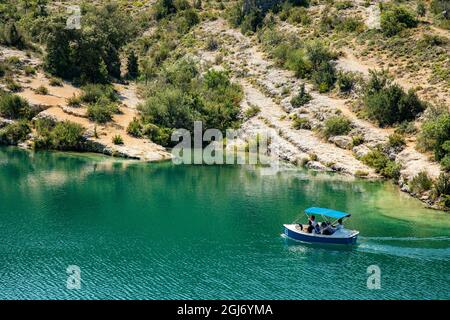 Lac d'Esparron in der Region Alpes-de-Haute Provence in Südfrankreich. Stockfoto