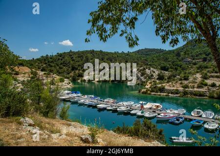 Lac d'Esparron in der Region Alpes-de-Haute Provence in Südfrankreich. Stockfoto