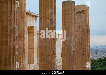Ruinen am Parthenon oder Tempel der Athene auf der Akropolis von Athen, Griechenland. Stockfoto