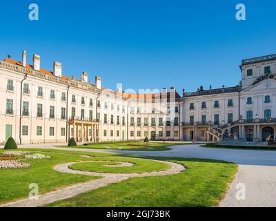 Der Innenhof. Esterhazy Palace auch genannt Eszterhaza oder Fertoed. Teil des UNESCO-Weltkulturerbes Fertoe - Kulturlandschaft Neusiedlersee. Easte Stockfoto