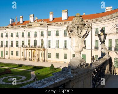 Der Innenhof und die große Treppe. Esterhazy Palace auch genannt Eszterhaza oder Fertoed. Teil des UNESCO-Weltkulturerbes Fertoe - Neusiedlersee Cu Stockfoto