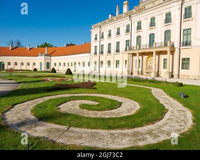 Der Innenhof. Esterhazy Palace auch genannt Eszterhaza oder Fertoed. Teil des UNESCO-Weltkulturerbes Fertoe - Kulturlandschaft Neusiedlersee. Easte Stockfoto