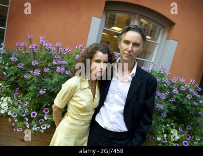 Die Autoren und das Ehepaar Alexandra Coelho Ahndoril und Alexander Ahndoril hinter dem Pseudonym Lars Kepler, der den schwedischen Kriminalroman schrieb, schlugen The Hypnotist. Stockfoto