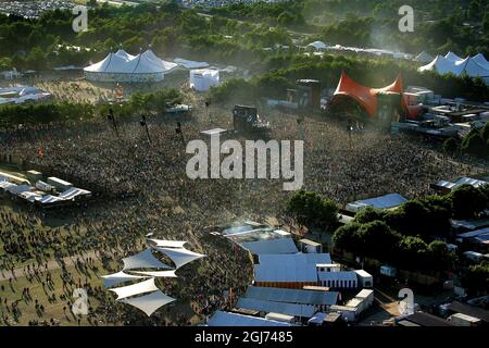 Ein Überblick über die Orange Stage, die Hauptbühne des Roskilde Festivals, etwa 30 Kilometer westlich von Kopenhagen. Das Roskilde Festival zieht rund 75,000 Musikfans aus ganz Europa an Stockfoto