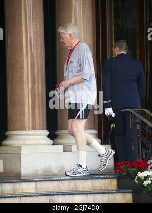 MONTE CARLO 20110701 Islands Präsident Olafur Ragnar Grimsson kommt am Freitag nach einer Joggingtour im Hotel de Paris in Monte Carlo an, bevor Prinz Albert II. Von Monaco und Charlene Wittstock heiraten. Foto: Maja Suslin / SCANPIX / Kod 10300 Stockfoto