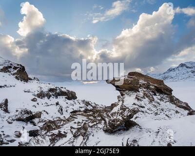 Landschaft am Kleifarvatn-See auf der Halbinsel Reykjanes im Winter, Island. Stockfoto