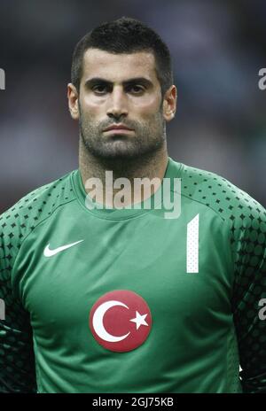 Der türkische Torwart Volkan DEMIREL während der UEFA EURO 2012 Qualifikationsrunde Gruppe A Fußballspiel Türkei zwischen Kasachstan in der TT Arena Istanbul 02. September 2011. Stockfoto