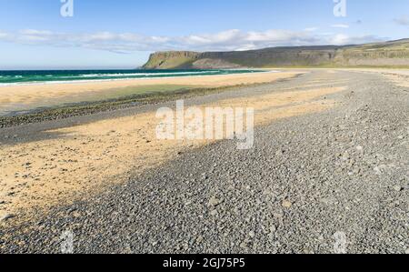 Sandstrand in Breidavik. Die abgelegenen Westfjorde (Vestfirdir) im Nordwesten Islands. Stockfoto