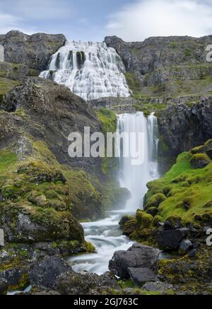 Dynjandi Wasserfall, eine Ikone der Westfjorde im Nordwesten Islands. Stockfoto