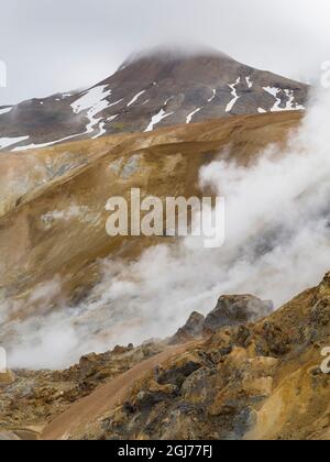 Landschaft im geothermischen Gebiet von Hveradalir in den Bergen des Kerlingarfjolls im Hochland Islands. Stockfoto