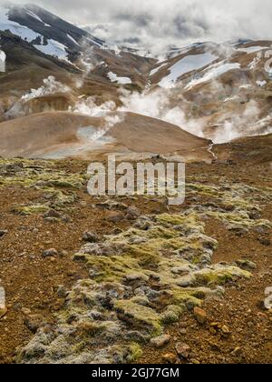 Landschaft im geothermischen Gebiet von Hveradalir in den Bergen des Kerlingarfjolls im Hochland Islands. Stockfoto