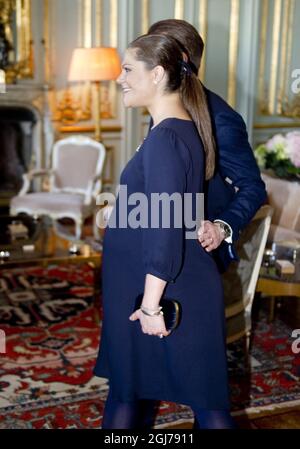 STOCKHOLM 2012-02-21 Kronprinzessin Victoria und Prinz Daniel werden während eines Empfangs für die finnische Präsidentin Tarja Halonen am 21. Februar 2012 im Königlichen Palast in Stockholm, Schweden, gesehen. Foto: Pontus Lundahl / SCANPIX / kod 10050 Stockfoto