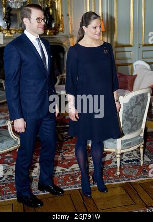 STOCKHOLM 2012-02-21 Kronprinzessin Victoria und Prinz Daniel werden während eines Empfangs für die finnische Präsidentin Tarja Halonen am 21. Februar 2012 im Königlichen Palast in Stockholm, Schweden, gesehen. Foto: Pontus Lundahl / SCANPIX / kod 10050 Stockfoto