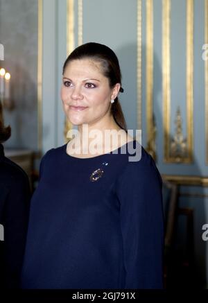 STOCKHOLM 2012-02-21 Kronprinzessin Victoria und Prinz Daniel werden während eines Empfangs für die finnische Präsidentin Tarja Halonen am 21. Februar 2012 im Königlichen Palast in Stockholm, Schweden, gesehen. Foto: Pontus Lundahl / SCANPIX / kod 10050 Stockfoto