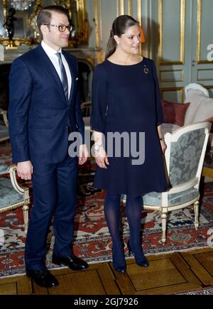 STOCKHOLM 2012-02-21 Kronprinzessin Victoria und Prinz Daniel werden während eines Empfangs für die finnische Präsidentin Tarja Halonen am 21. Februar 2012 im Königlichen Palast in Stockholm, Schweden, gesehen. Foto: Pontus Lundahl / SCANPIX / kod 10050 Stockfoto