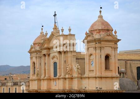 Einige Fotos aus der schönen Stadt Noto im Süden Siziliens, aufgenommen während einer Reise nach Sizilien im Sommer 2021. Stockfoto