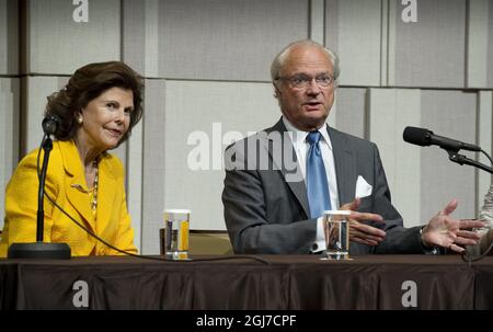 SEOUL 20120531 Königin Silvia und König Carl Gustaf von Schweden treffen sich in Seoul, Südkorea, am 31. Mai 2012 mit südkoreanischen Medien. Die schwedischen Royals sind auf einem viertägigen Staatsbesuch in Südkorea. Foto Jonas Ekstromer / SCANPIX kod 10030 Stockfoto