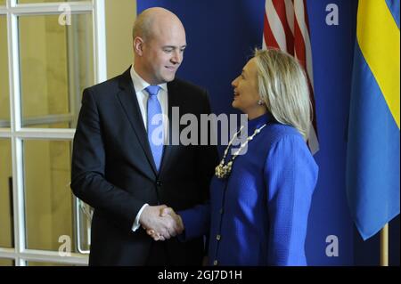 STOCKHOLM 2012-06-03 Schwedens Premierminister Fredrik Reinfeldt empfängt am 03. Juni 2012 die US-Außenministerin Hillary Clinton im Regierungssitz Rosenbad in Stockholm, Schweden. Clinton ist für einen zweitägigen offiziellen Besuch in Schweden. Foto Erik Martensson / SCANPIX / Code 10400 Stockfoto