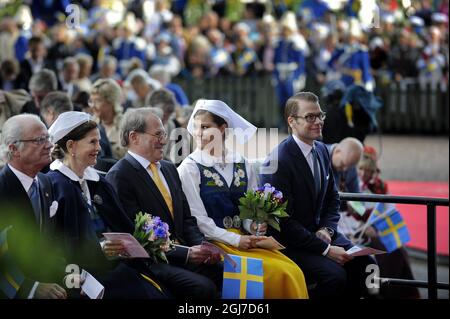 STOCKHOLM 20120606 (L-R) der schwedische König Carl XVI Gustaf, Königin Silvia, Parlamentspräsidentin per Westerberg, Kronprinzessin Victoria und Prinz Daniel nehmen am 6. Juni 2012 an der Feier des schwedischen Nationaltages im Skansen Museum in Stockholm, Schweden, Teil. Foto: Jessica Gow / SCANPIX SCHWEDEN / Code 10070 Stockfoto