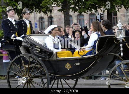 STOCKHOLM 20120606 (L-R) Kronprinzessin Victoria, Prinz Daniel, Prinzessin Madeleine und Prinz Carl Philip reiten auf ihrem Weg zum schwedischen Nationalfeiertag im Skansen Museum in Stockholm, Schweden, am 6. Juni 2012. Foto: Erhan Güner / SCANPIX / kod 70080 Stockfoto