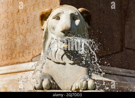 Italien, Rom. Piazza del Popolo, Fontana dei Leoni (Löwenbrunnen), von Giuseppe Valadier (1828). Stockfoto