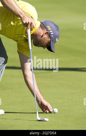 Der spanische Sergio Garcia legt am dritten Tag beim Nordea Masters Golf im schwedischen Golfclub Bro Hof am 8. Juni 2012 einen Putt auf das 18. Grün an. Foto: Mikael Fritzon / SCANPIX SCHWEDEN Code 62360 Stockfoto