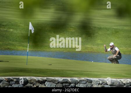 Am dritten Tag des Nordea Masters Golf im Golfclub Bro Hof in Schweden, am 8. Juni 2012, legt Lee Westwood, Englands Golfspieler, einen Putt auf das 17. Grün an. Foto: Mikael Fritzon / SCANPIX SCHWEDEN Code 62360 Stockfoto