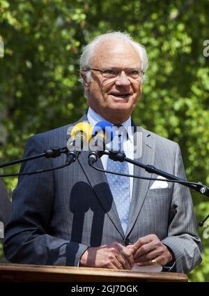 OSTERBYBRUK 2012-06-13 König Carl Gustaf von Schweden wird während seiner Rede bei der Einweihung der Mine Dannemora in Osterbybruk, Schweden, am 13. juni 2012 gesehen. Foto: Gunnar Seijbold / XP / SCANPIX / kod 7132 ** AUS SCHWEDEN HERAUS ** Stockfoto