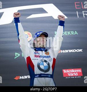 GÖTEBORG 2012-06-16 Prinz Carl Philip auf dem Podium nach dem Gewinn des GT Sprint Cup beim City Race in Göteborg, Schweden, am 16. Juni 2012. Foto: Bjorn Larsson Rosvall / SCANPIX / Code 9200 Stockfoto