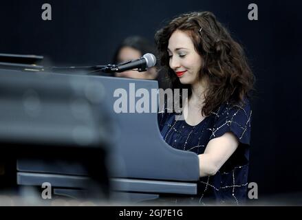 BORLANGE 20120628 Regina Spektor, russisch-amerikanische Singer-Songwriterin und Pianistin, tritt am 28. Juni 2012 beim Peace and Love Musikfestival außerhalb von Borlange, Mittelschweden, auf. Foto: Erik Martensson / SCANPIX / Code 10400 Stockfoto