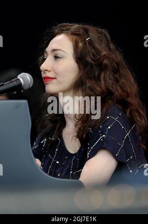 BORLANGE 20120628 Regina Spektor, russisch-amerikanische Singer-Songwriterin und Pianistin, tritt am 28. Juni 2012 beim Peace and Love Musikfestival außerhalb von Borlange, Mittelschweden, auf. Foto: Erik Martensson / SCANPIX / Code 10400 Stockfoto